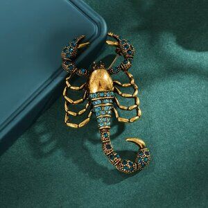 NWOT - Rhinestone Alloy Scorpion Brooch & 3D Floating Jewelry Display Case Combo